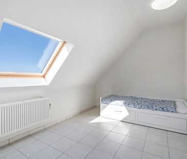 Ruime en rustig gelegen duplex met drie slaapkamers. - Foto 4