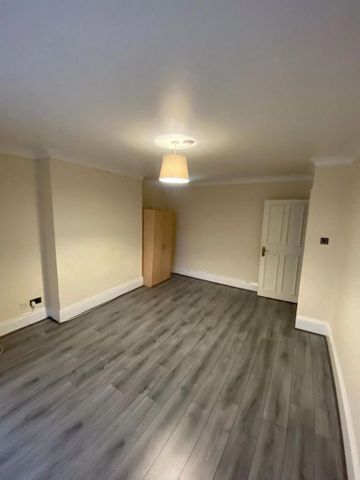 3 bedroom apartment to rent - Photo 3