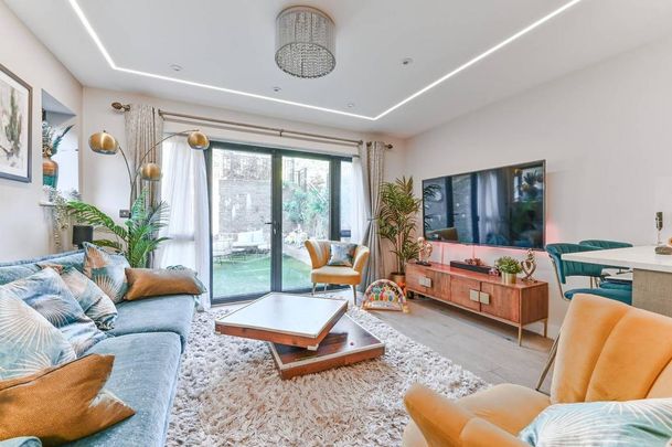 3 bedroom flat to rent - Photo 1