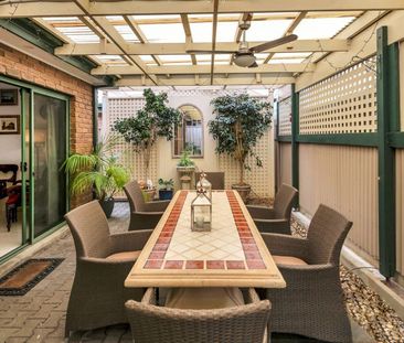 Pretty, Private & Perfectly Positioned Homette with 6.6kW Solar! - Photo 6