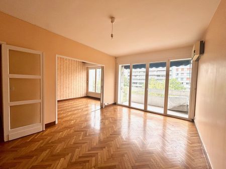 Appartement 3 pièces 71m2 MARSEILLE 8EME 990 euros - Photo 2