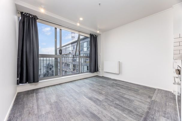 City Living with Harbour Views - Photo 1