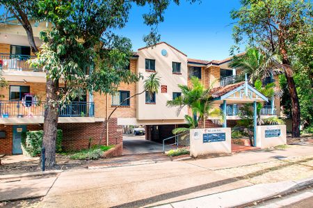2 Bedroom Spacious Unit!! - Photo 3