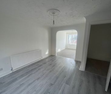 4 Bed Detached House, Farm View Road, S61 - Photo 1