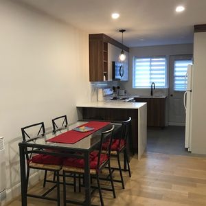 Grand 4 1/2 Meublé Et Entièrement Rénové - Photo 3