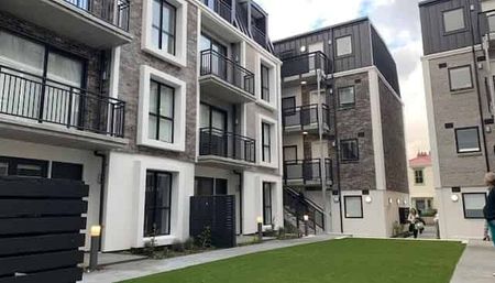 Quiet modern apartment in Newtown - Photo 3