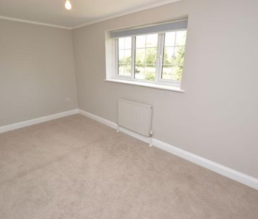 5 bedroom detached house to rent - Photo 2