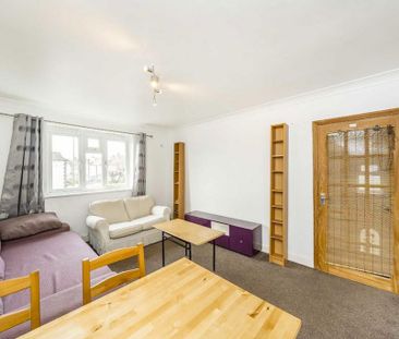 3 bedroom flat to rent - Photo 3