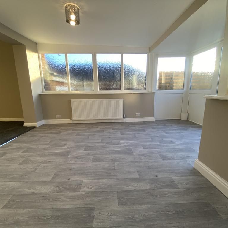 3 bedroom bungalow to rent - Photo 1