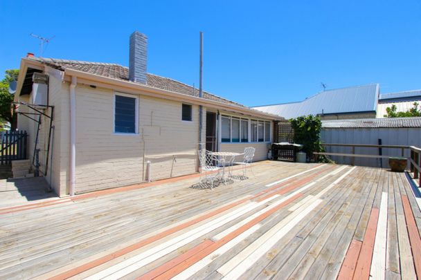 Great location with massive backyard - Photo 1