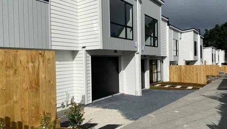 Elegant Four-Bedroom Home in a Convenient Location - Photo 5