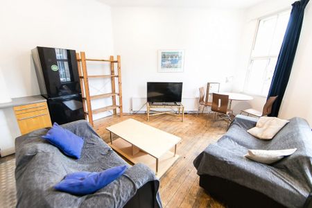 Blenheim Walk, Hyde Park, Leeds - Photo 3