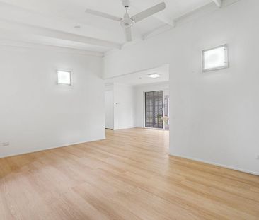 Peaceful Parkside Living - Photo 2