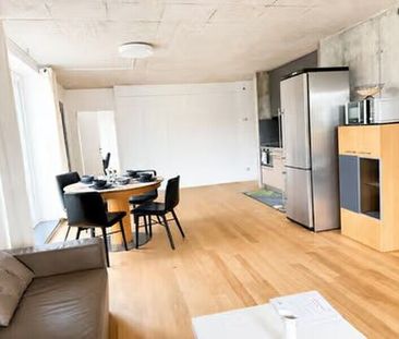 Elegant Furnished 2.5-Room Apartment with Private Balcony in Wallis... - Foto 1