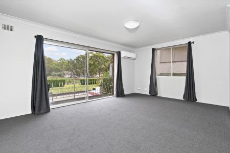 One Bedroom Unit with Grand Views of Parramatta Park - Photo 2