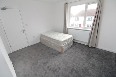 3 bedroom semi-detached house to rent - Photo 3