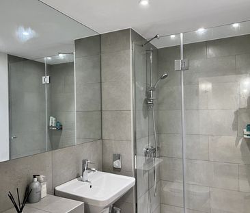 2 Bed Flat, Hawthorne Crescent, SE10 - Photo 5