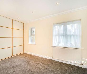 Irvine Place, Virginia Water, GU25 - Photo 3