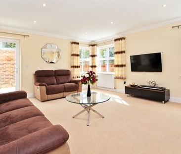 Well Lane, Woking - 3 bedrooms Property for lettings - Seymours - Photo 1