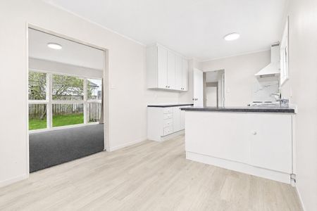 Freshly Renovated 3-Bedroom Family Home – Great Location! - Photo 3