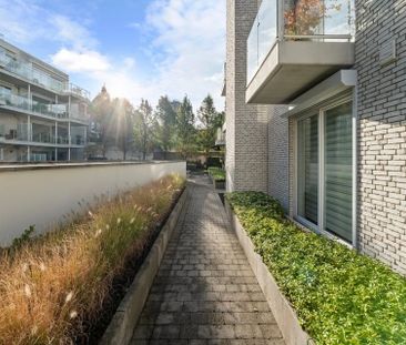 KNAP APPARTEMENT MET 1 SLAAPKAMER EN STAANPLAATS IN SINT-TRUIDEN - Photo 4