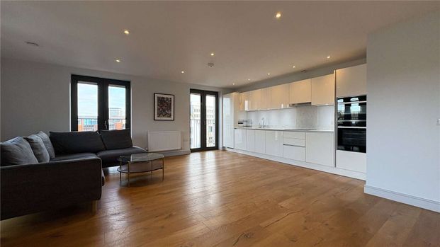 Two bed upper floor apartment with parking - Photo 1