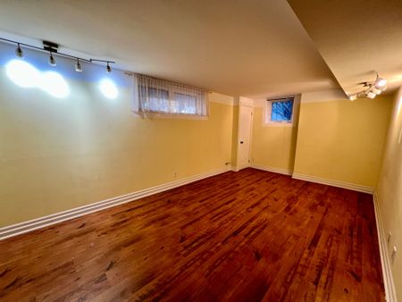 For Lease - 366 Winston Road, Oakville, Ontario - Photo 2