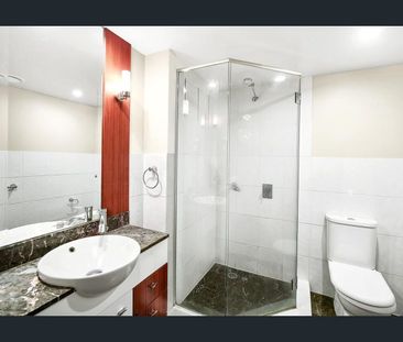 Chevron Renaissance 2 Bed, 2 Bath + 1 Car — $925/week - Photo 1