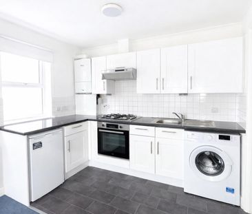 Red Lion Road, Tolworth KT6, London - Photo 1