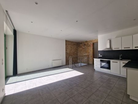 Location Appartement 4 pièces 91m² COUZON AU MONT D OR 69270 - Photo 2