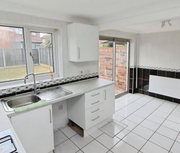 3 bedroom semi-detached house to rent - Photo 5