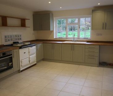 5 bedroom detached house to rent - Photo 2