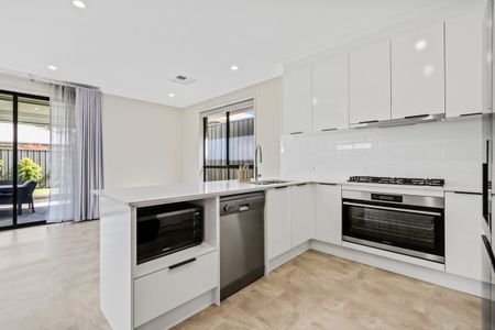 Delightfully comfortable home - Photo 5