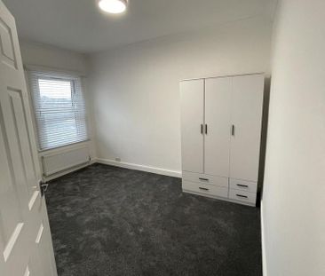 3 bedroom flat to rent - Photo 3