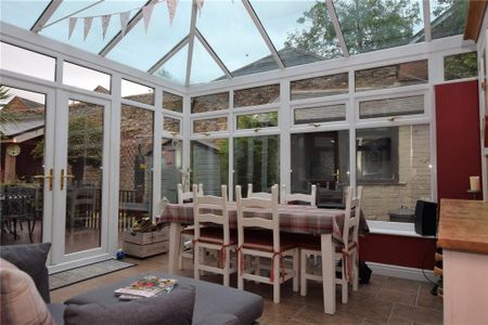 4 bedroom detached house to rent - Photo 4