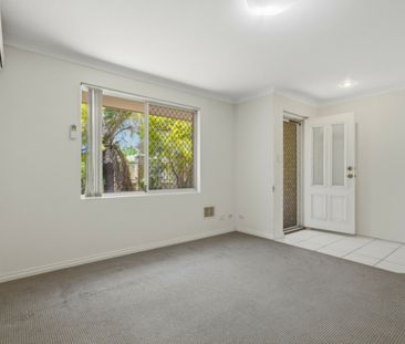 Charming Townhouse in Osborne Park - Photo 2
