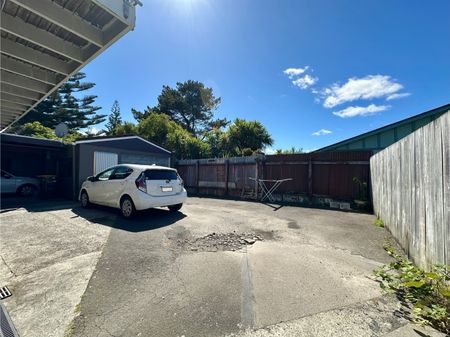 2 Bedroom Flat in Lower Hutt - Photo 3