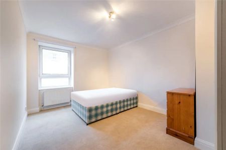 2 bedroom flat in 261 Upper Richmond Road - Photo 2