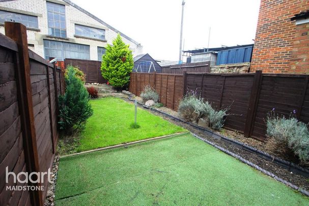 3 bedroom terraced house to rent - Photo 1