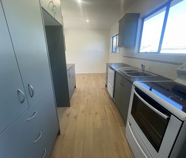 Tidy family home - Photo 6