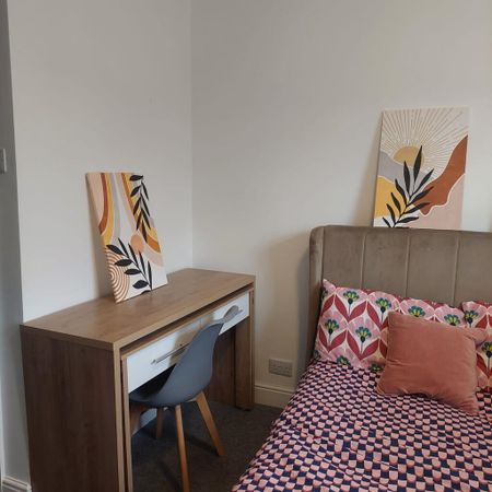 1 bedroom in a house share to rent - Photo 3