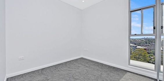 SUNNY TOP FLOOR APARTMENT IN PRIME LOCATION - Photo 3