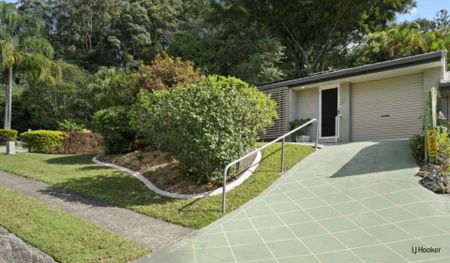 THREE BEDROOM DUPLEX - GREAT LOCATION - Photo 5