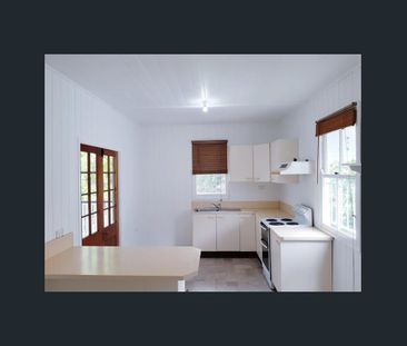 Perfectly Located 3 Bed House in Kangaroo Point - Photo 3