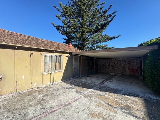 Freshly Painted 1 Bedroom Unit - Photo 1