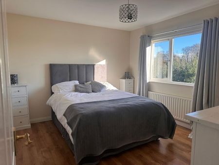 3 Bed Semi-detached House - Photo 3