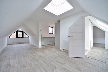 Lion Mead, Haslemere, Surrey, GU27 - Photo 3