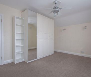 4 bedroom semi-detached house to rent - Photo 5