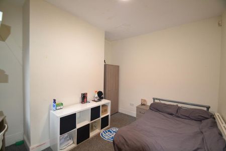 6 bedroom house to rent - Photo 3