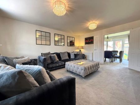 5 bedroom detached house to rent - Photo 2